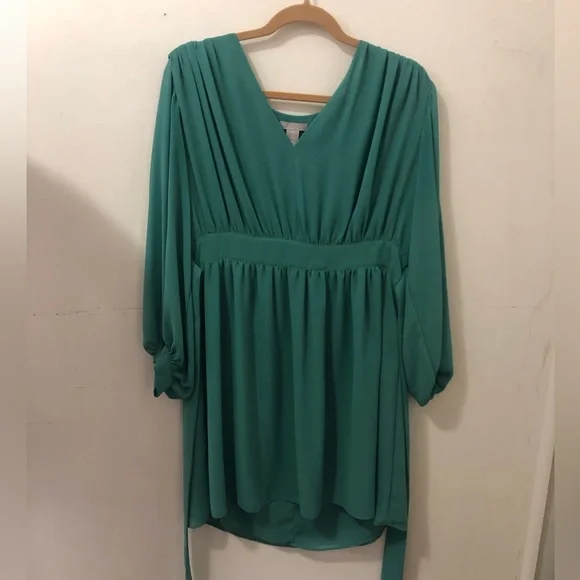 H & M Vneck Green Dress - Picture 2 of 6